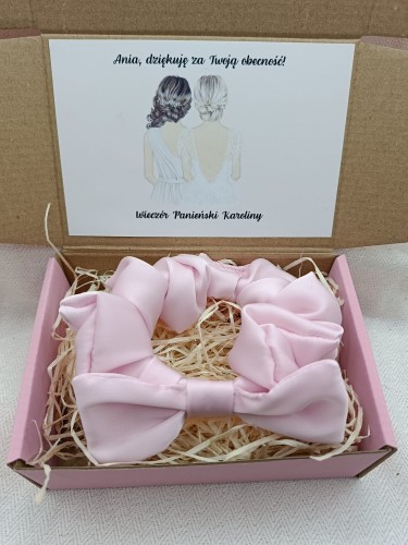 gumka z kokarda w pudełku.jpg