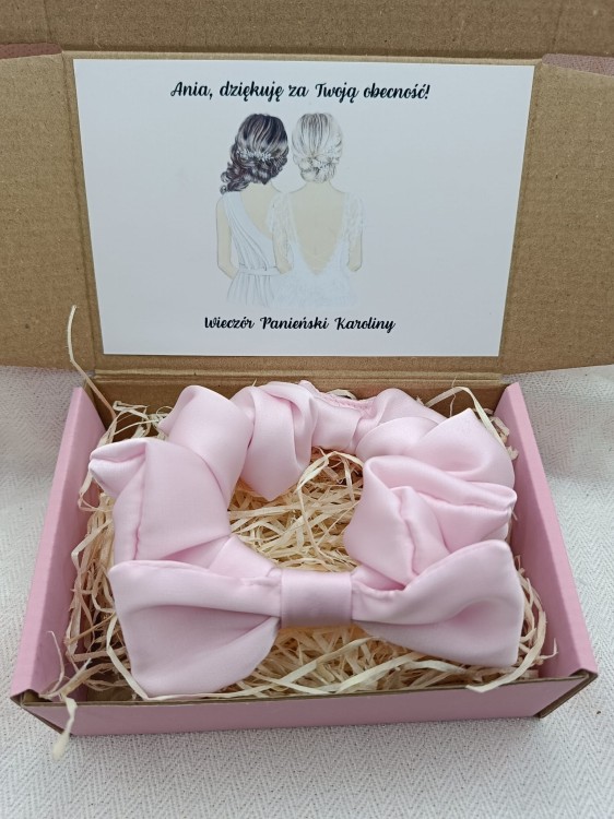 gumka z kokarda w pudełku.jpg