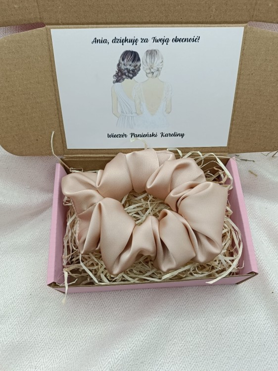 gumka zwykła w pudełku.jpg